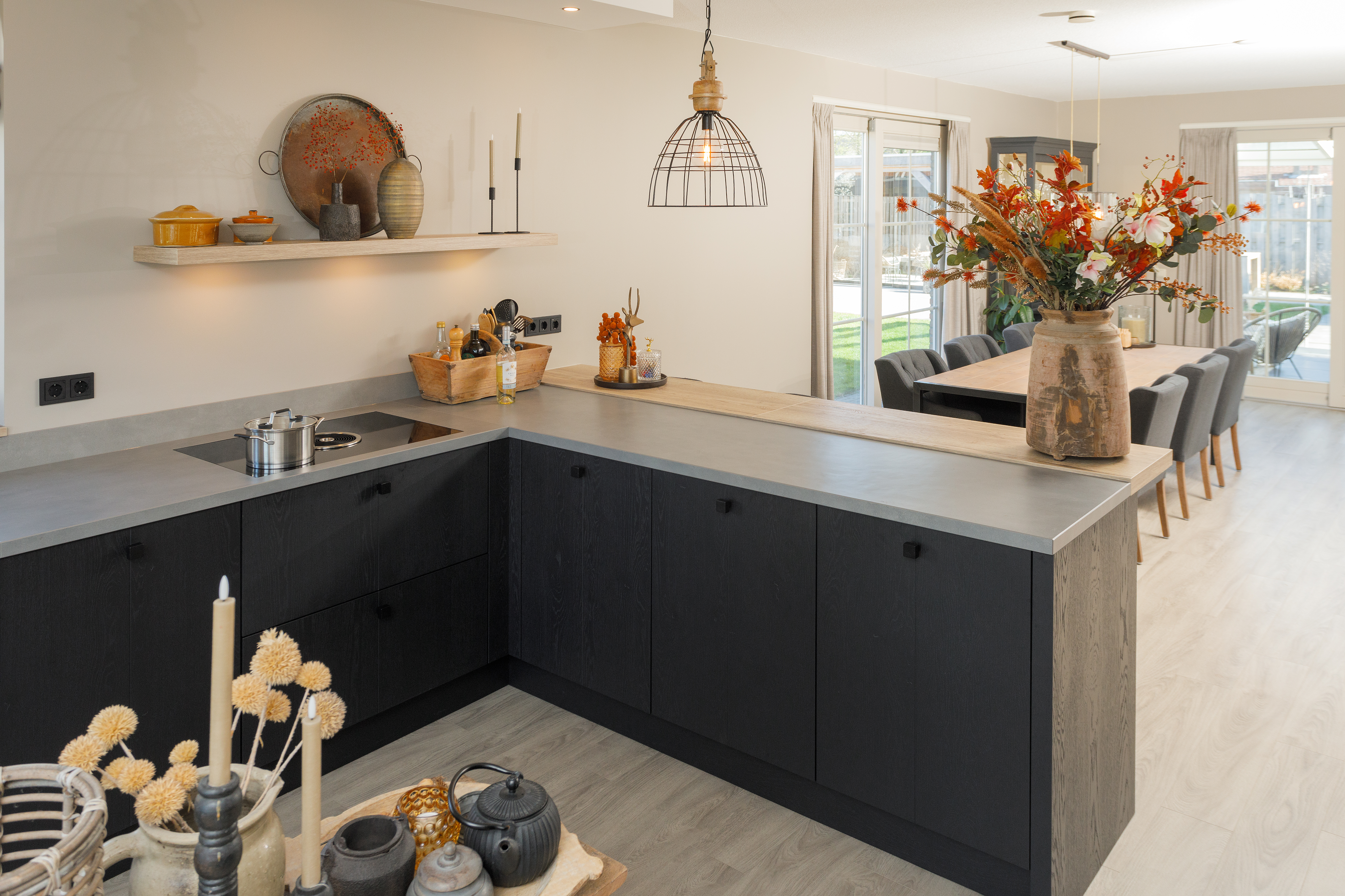 FotoBinnenkijken in een keuken met lef én warmte